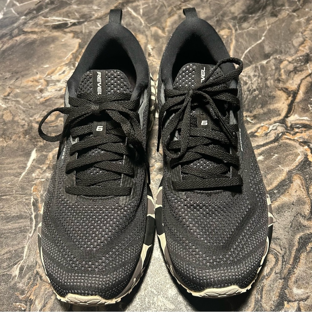 Brooks Revel 6 Black Camo Running Shoes Women SAMPLE size 9